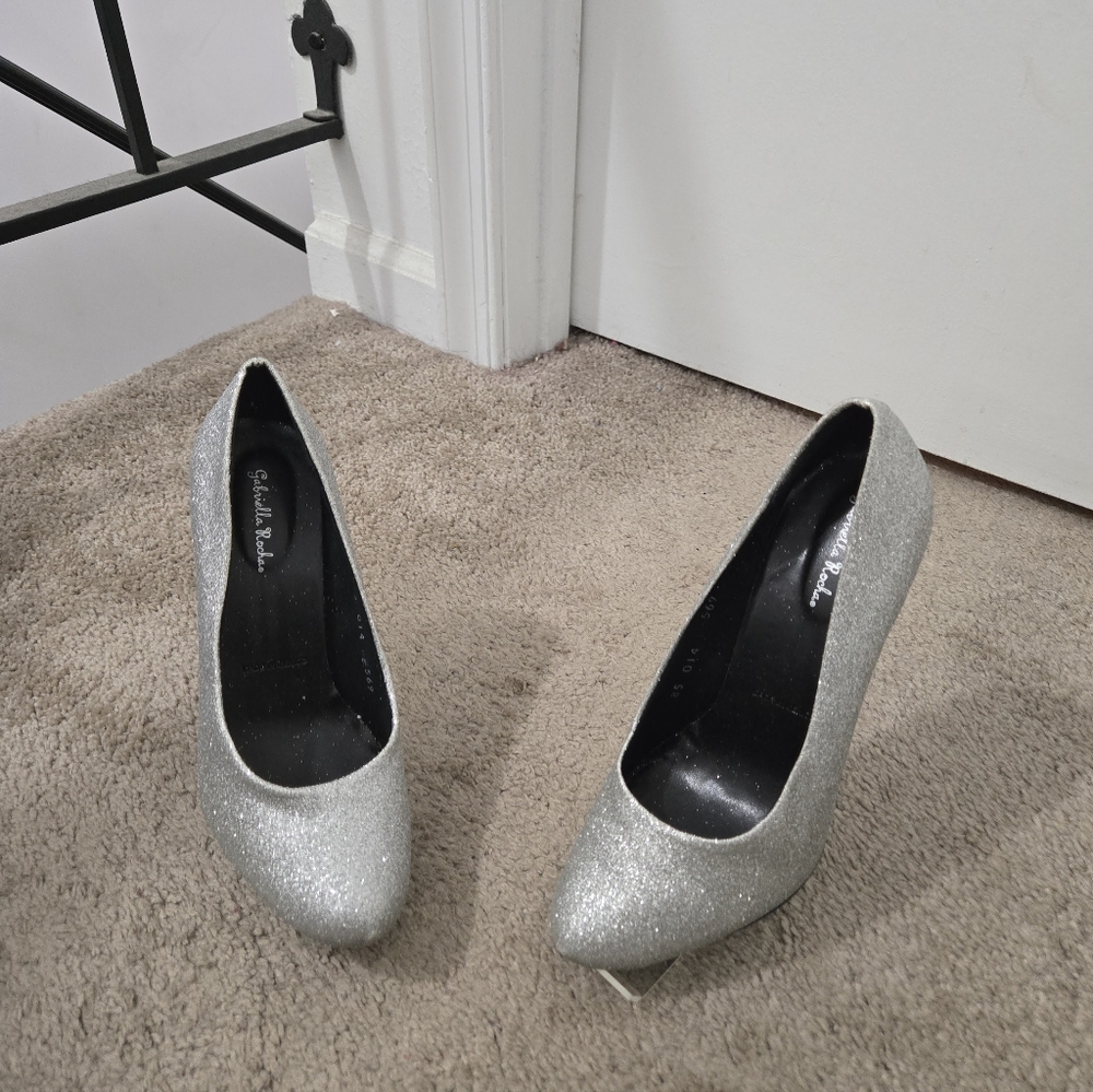 Women Heels - Picture 9 of 13